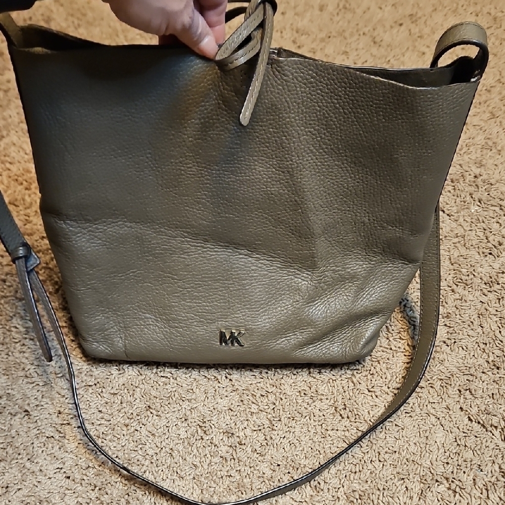Michael Kors Junie Large Pebbled Leather Messenger Bag - Picture 16 of 16